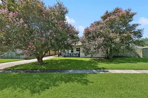 306 Mink Dr, Arabi, LA 70032
