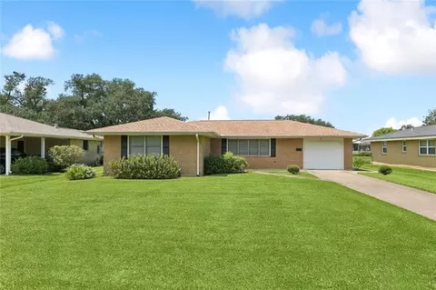 431 Pine St, Norco, LA 70079 photo 1