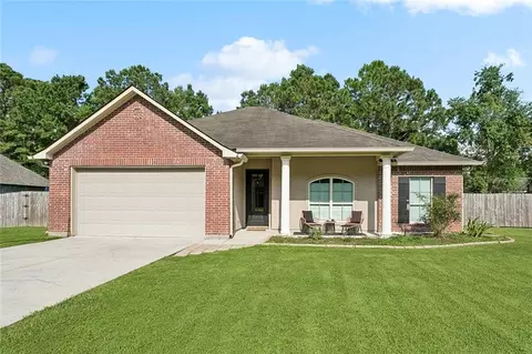 320 Coconut Palm Dr, Madisonville, LA 70447