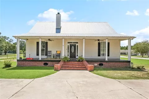1512 Sunset Dr, Bogalusa, LA 70427