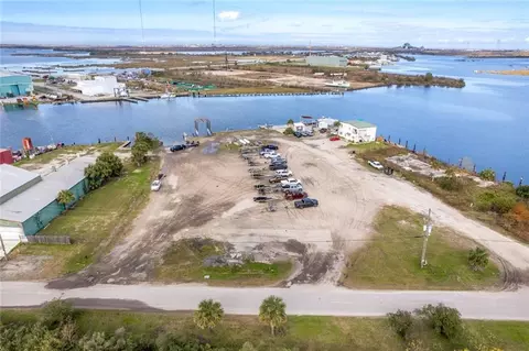 316 Marina Rd, Chalmette, LA 70043