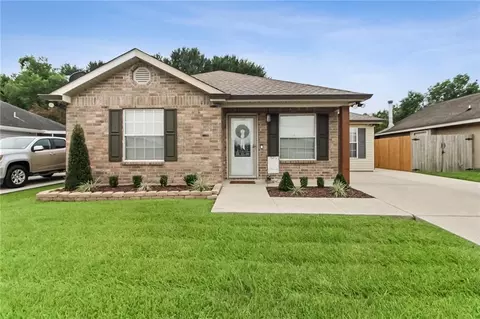 4608 Bayou Des Familles Dr, Marrero, LA 70072