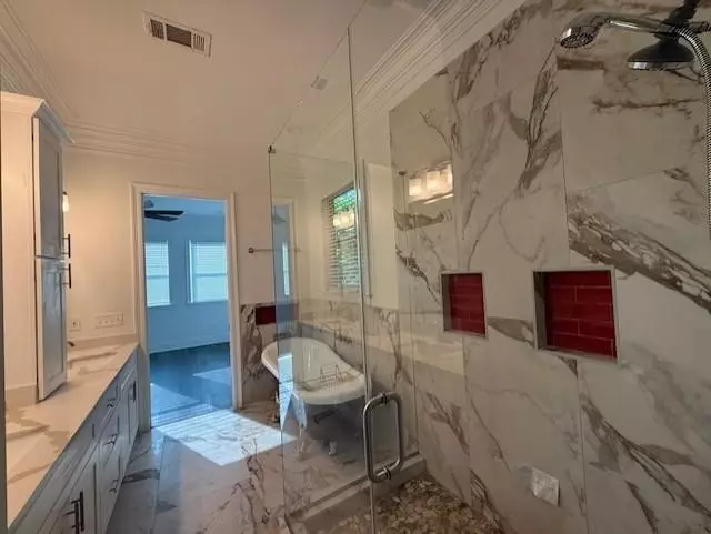Bath - 1604 Schnell Dr, Arabi, LA 70032 photo 2 of 3