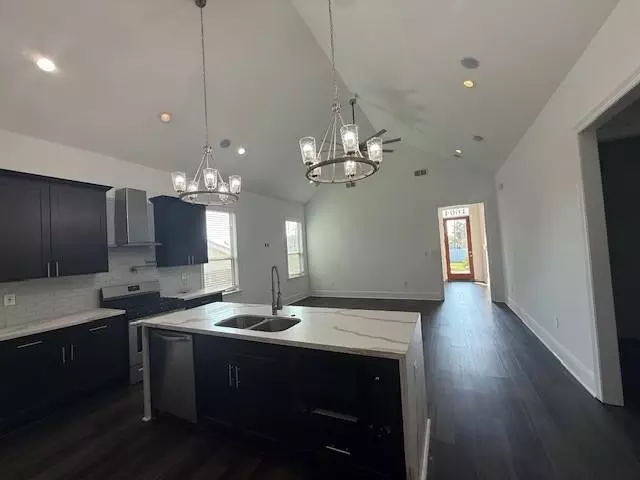 Entry Way - 1604 Schnell Dr, Arabi, LA 70032 photo 3 of 4