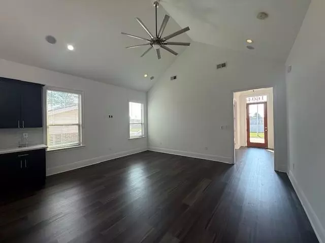 Living - 1604 Schnell Dr, Arabi, LA 70032 photo 2 of 3