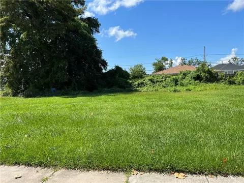 2816 Guerra Dr, Violet, LA 70092