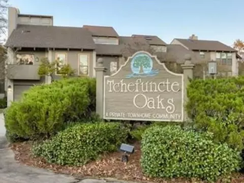 404 Tchefuncte Oaks Dr #404, Mandeville, LA 70471
