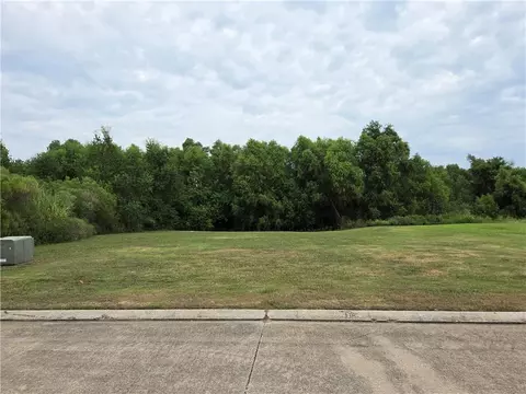 6041 S Muirfield Cir, New Orleans, LA 70128