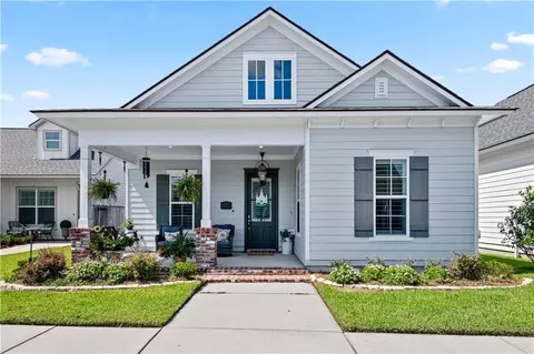 1617 Continental Dr, Covington, LA 70433