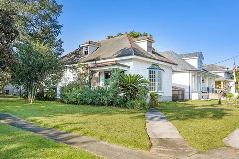 5672 Rosemary Pl, New Orleans, LA 70124