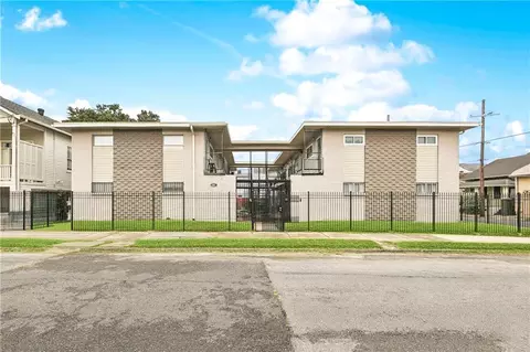 2601 Carondelet St #B, New Orleans, LA 70130