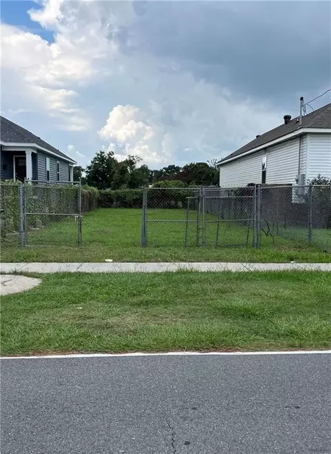 2218 Huey P Long Ave, Gretna, LA 70053