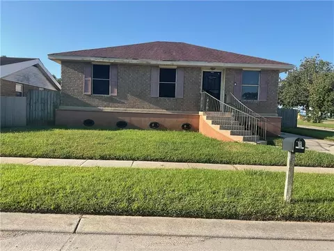 1901 Goldfinch Dr, Saint Bernard, LA 70085