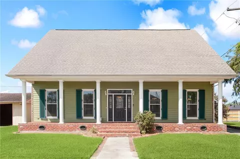 421 Bear Dr, Arabi, LA 70032