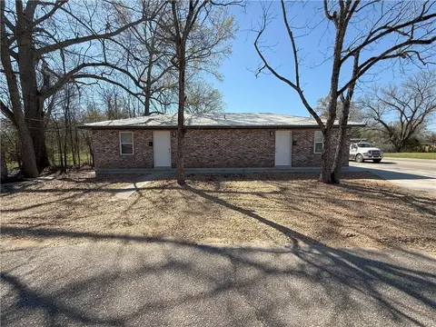 800 E 5th St, Bogalusa, LA 70427