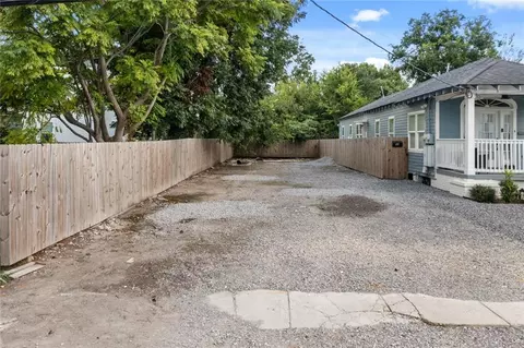 4920 Clara St, New Orleans, LA 70115