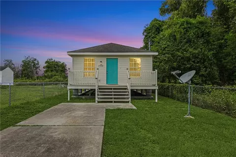 2422 Deslonde St, New Orleans, LA 70117