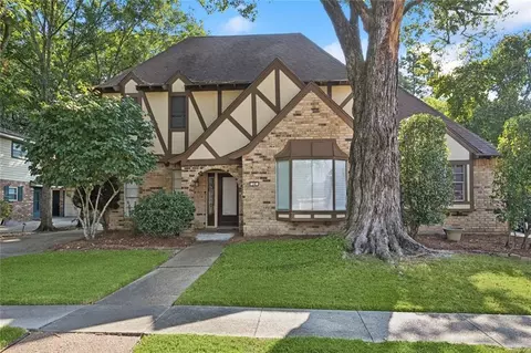 28 Grand Canyon Dr, New Orleans, LA 70131