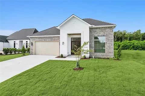 124 Deer Field Dr, Belle Chasse, LA 70037