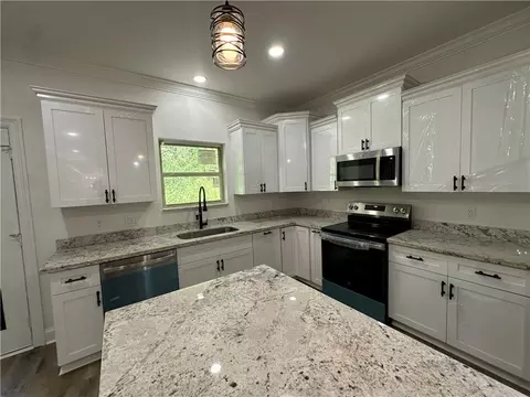 Kitchen - 383 E 24th St, Reserve, LA 70084 photo 6 of 8
