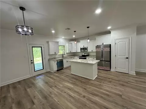 Kitchen - 383 E 24th St, Reserve, LA 70084 photo 2 of 8