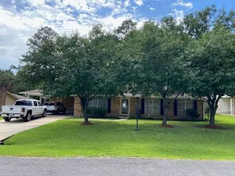 208 Susan Gay St, Pineville, LA 71360