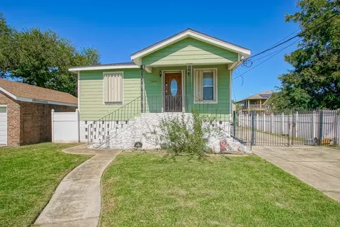 2561 New York St, New Orleans, LA 70122
