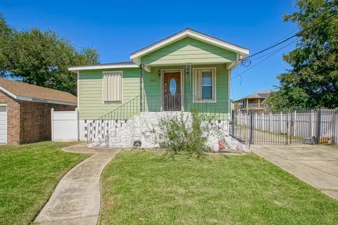 2561 New York St, New Orleans, LA 70122