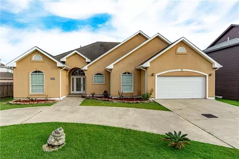 12540 N Lake Carmel Dr, New Orleans, LA 70128