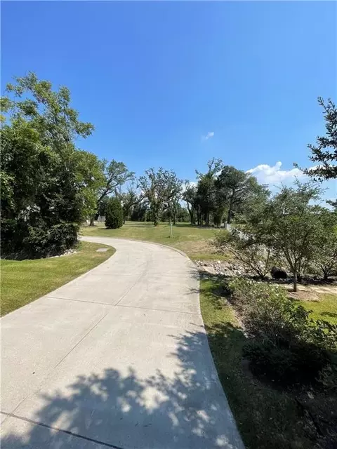 1 St Paul Pl, Destrehan, LA 70047