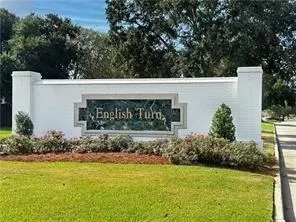8 Harbour Town Ct, New Orleans, LA 70131