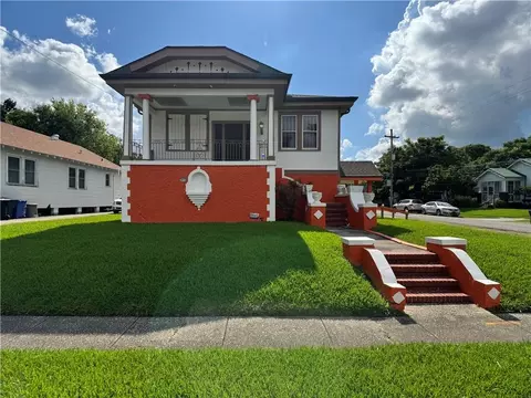 4201 Iris St, New Orleans, LA 70122