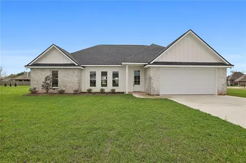 18292 Wolf Track Way, Loranger, LA 70446