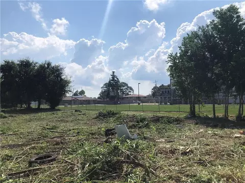 4951 Marque Dr, New Orleans, LA 70127