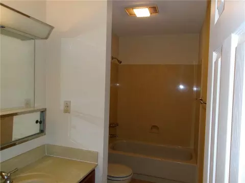 Bath - 140 Clemson Dr, Kenner, LA 70065 photo 1 of 3