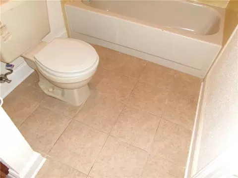 Bath - 140 Clemson Dr, Kenner, LA 70065 photo 3 of 3