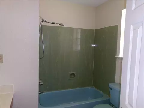Bath - 140 Clemson Dr, Kenner, LA 70065 photo 2 of 3