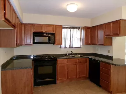 Kitchen - 140 Clemson Dr, Kenner, LA 70065 photo 3 of 3