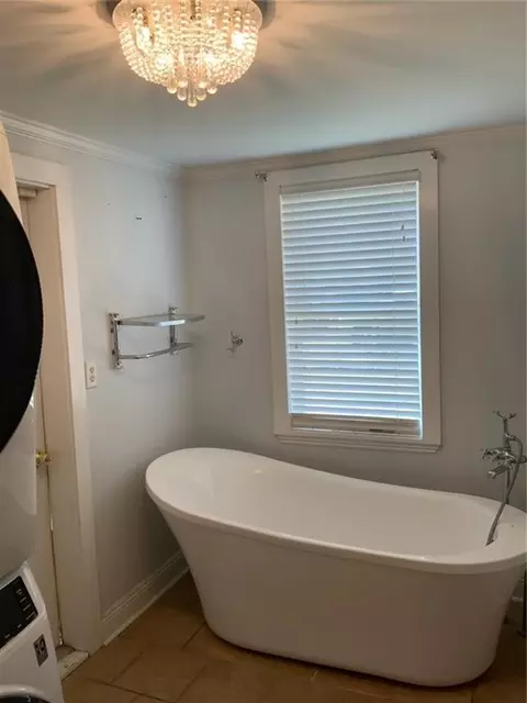 Bath - 407 Main St, Baldwin, LA 70514 photo 1 of 3