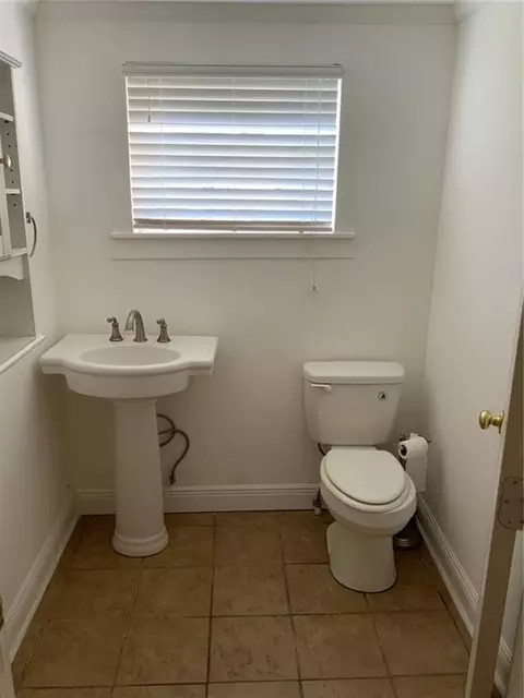 Bath - 407 Main St, Baldwin, LA 70514 photo 2 of 3
