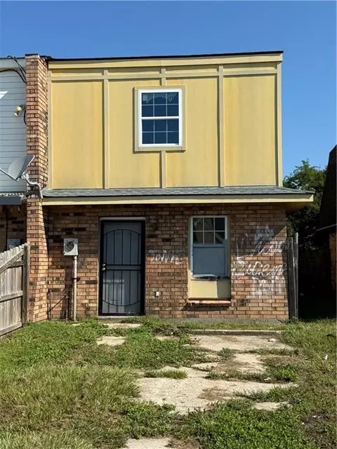 7829 S Coronet Ct, New Orleans, LA 70126