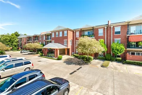 801 Rue Burgundy #218, Metairie, LA 70005