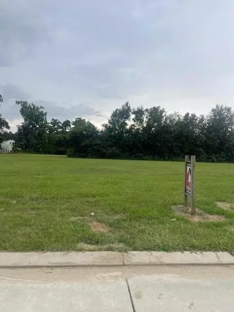 137 River Place Dr, Hahnville, LA 70057