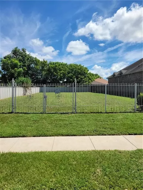 4971 Gallier Dr, New Orleans, LA 70126