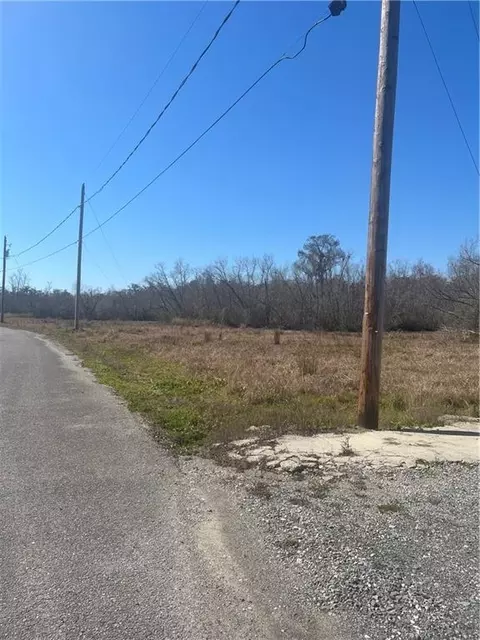 137 Tahiti Trl, Vacherie, LA 70090