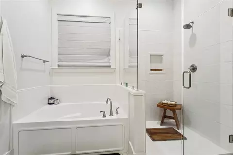 Bath - 19364 9th Ave, Covington, LA 70433 photo 2 of 3
