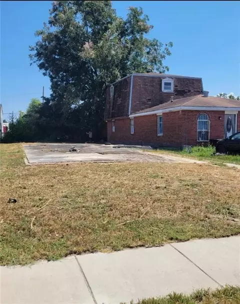 2335 Lamanche St, New Orleans, LA 70117