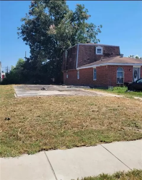 2335 Lamanche St, New Orleans, LA 70117