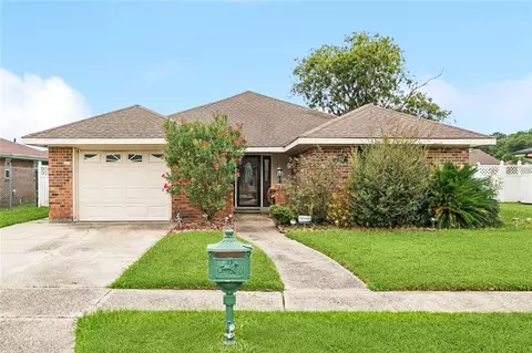 7830 Wave Dr, New Orleans, LA 70128