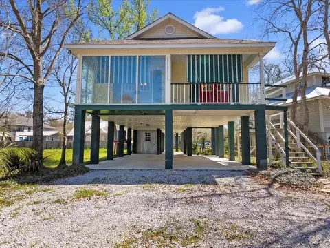 233 West St, Mandeville, LA 70448 photo 1
